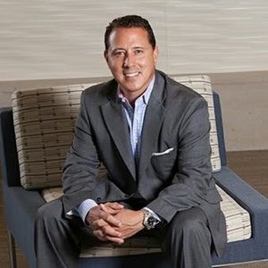 Meet your Posher, Moises